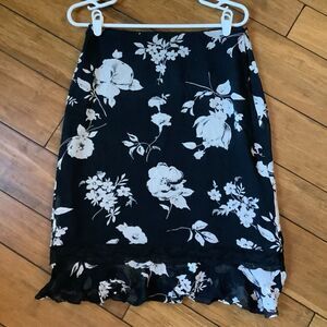 ‎Sonia Silk Skirt 🖤💟❤️